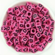 Roze letterkralen charms voor Loombands